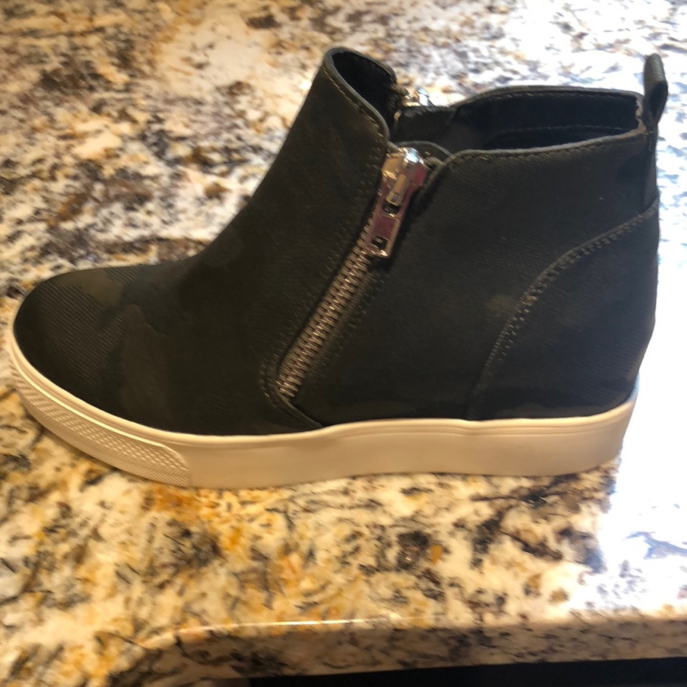Steve Madden camouflage booties NEW in Box